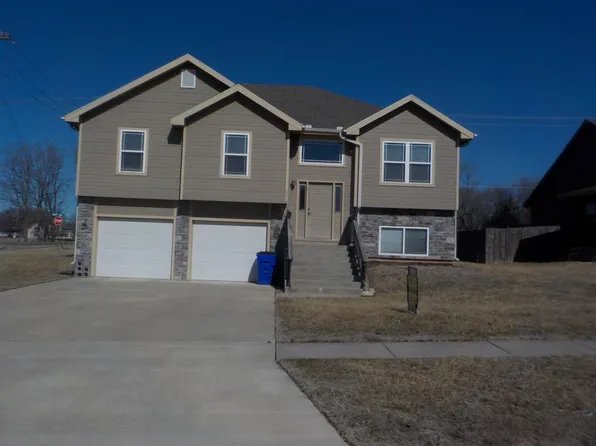 2718 Hackberry Dr, Junction City, KS 66441