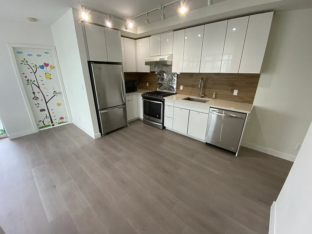 200 Nelsons Cres — Photo 3