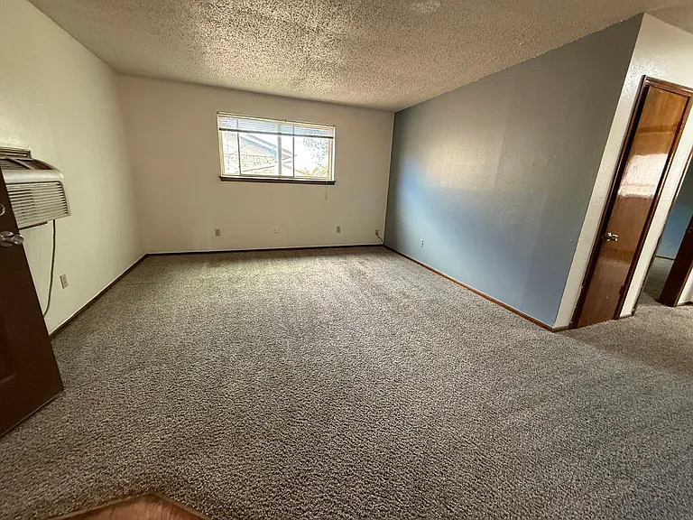 Fox Valley Apartments — Photo 28