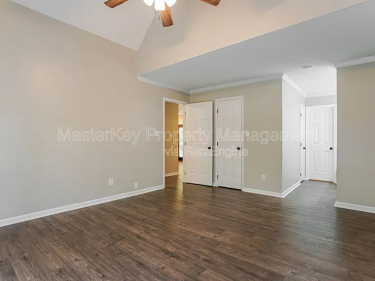 220 W Elm Ave — Photo 17