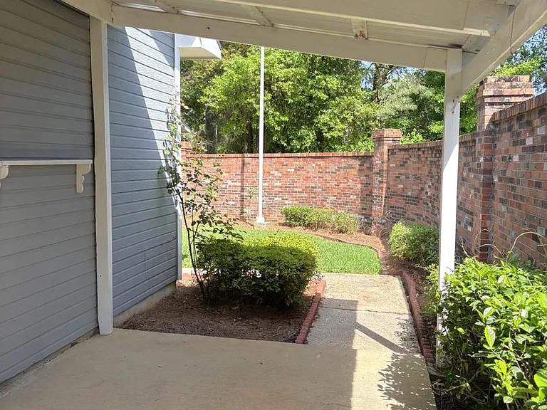 5900 Grelot Rd #101 — Photo 18