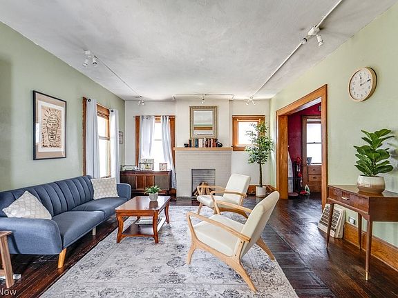 5th image of 894 Elmore Ave