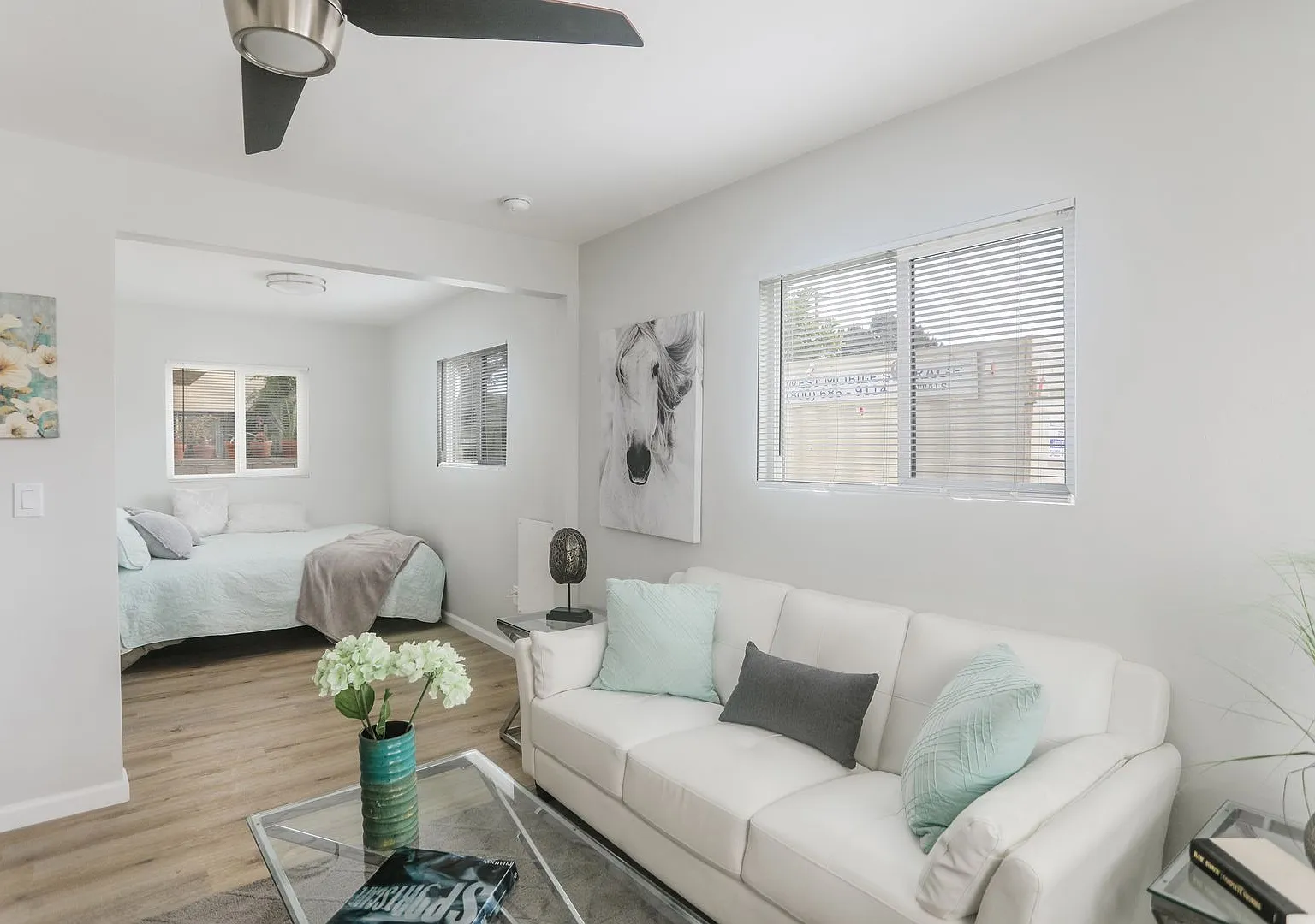 Available Now! Highly Desired Crown Point/Pacific Beach Junior 1BD/1 BA Apartment! — Photo 2