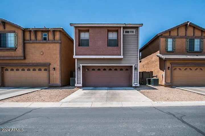 3 bed, 2.5 bath, 1275 sqft, $2,400 — Photo 3