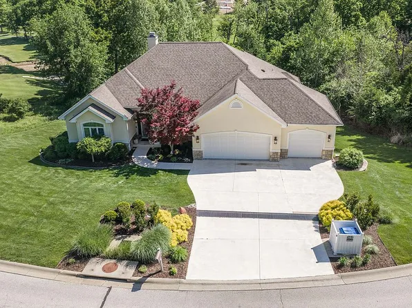 295 Country Club Dr, Lake Ozark, MO 65049