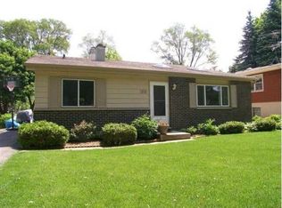 212 Harding Ave, Libertyville, IL 60048