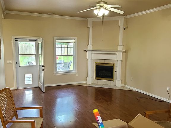 4th image of 823 Palisades Ave