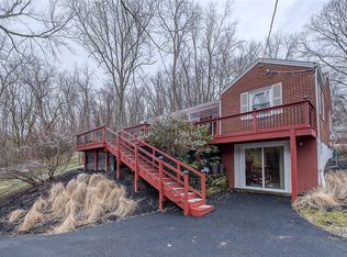 2618 New England Rd, West Mifflin, PA 15122