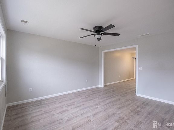 3rd image of 11 Alabama Ct