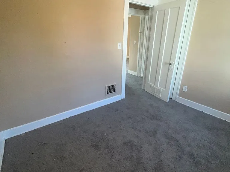 2645 W Grand St — Photo 12