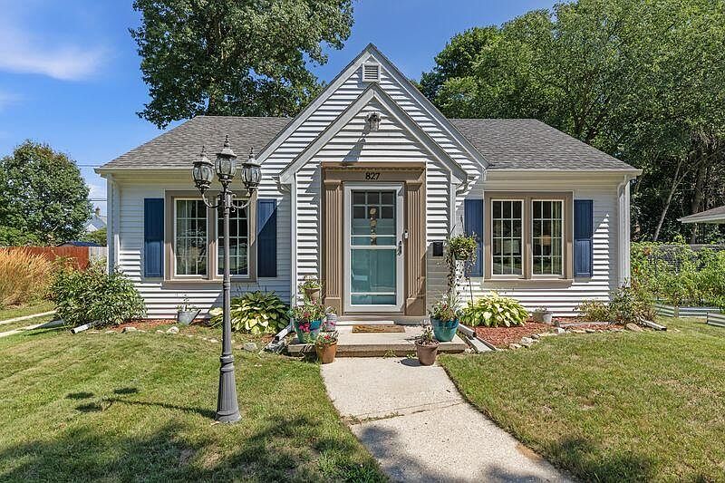 1st image of 827 N 12th STREET