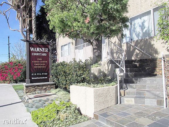 Warner Courtyard, Canoga Park