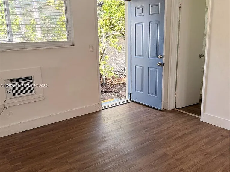 730 84th St #4 — Photo 3