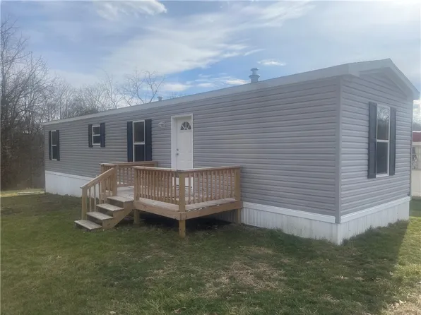 1 Reedsdale Dr, Clairton, PA 15025