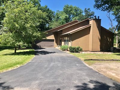 222 Valley Dr, Oakwood Hills, IL, 60013