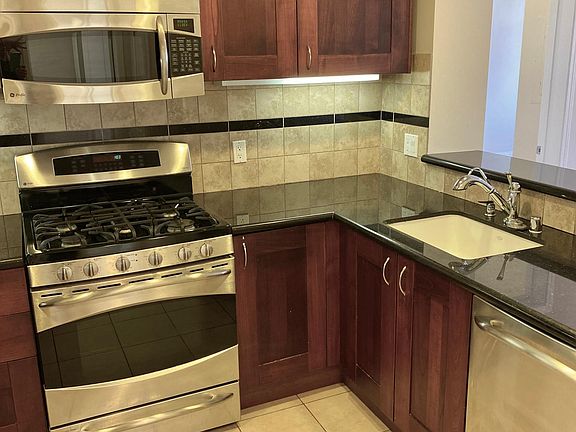 5th image of 125 N Raymond Ave Unit 507