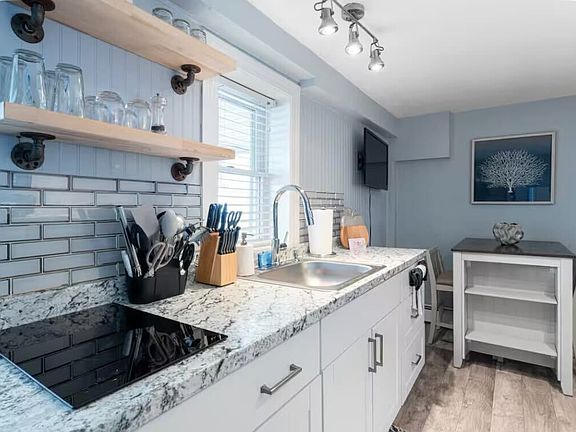 4th image of 70 E Grand Ave #1