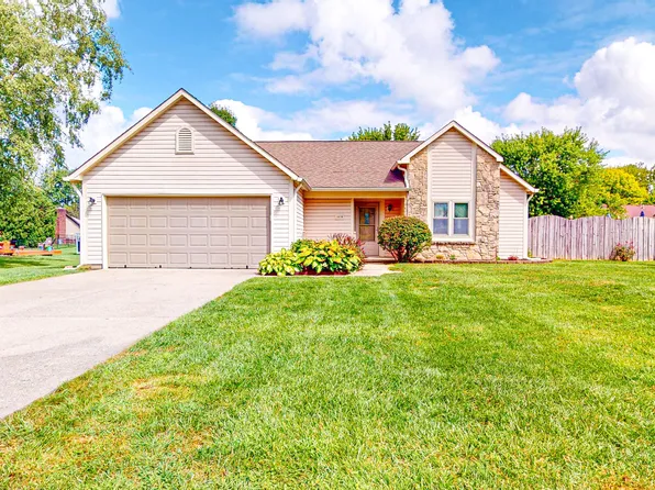 1078 Barcelona Dr, Greenwood, IN 46143