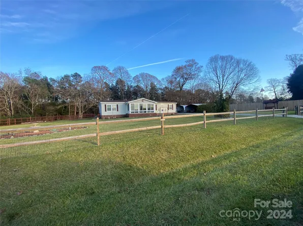 126 Beechwood Dr, Salisbury, NC 28147