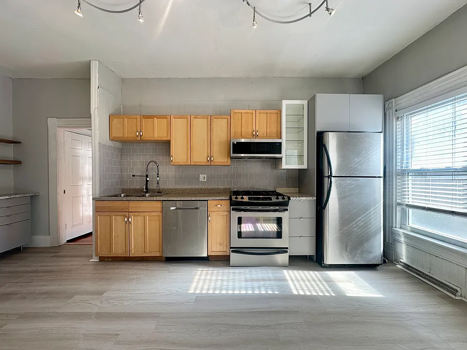 78 Ring St #1