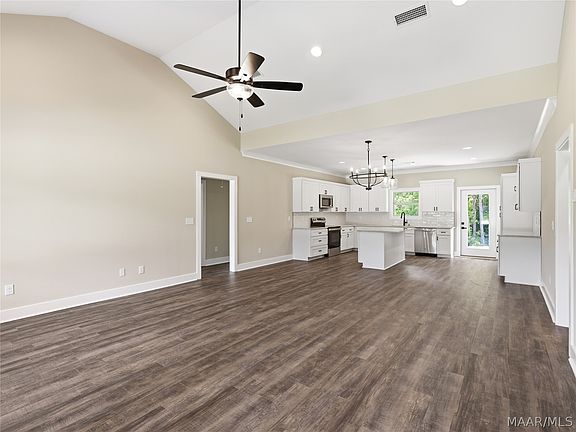4th image of 210 Madix Dr