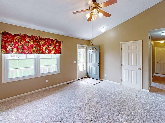5th image of 955 Country Club Dr