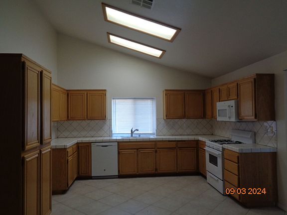 4th image of 354 E Avenue J11