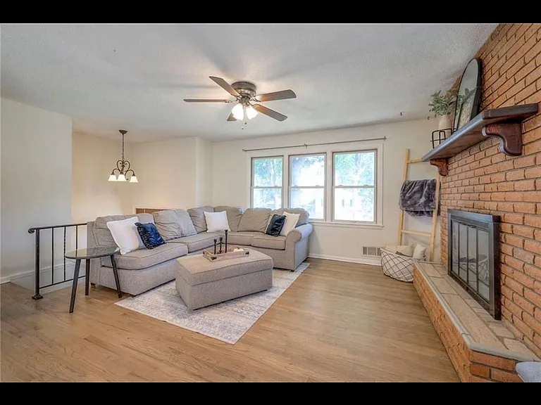9110 Farley Ln — Photo 34