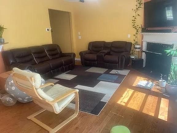 5th image of 1575 Faircrest Ln