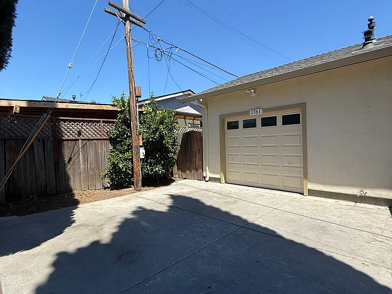 1761 Parkmoor Ave — Photo 18
