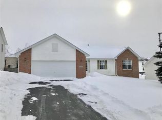3023 Bauer Dr, Roscoe, IL 61115