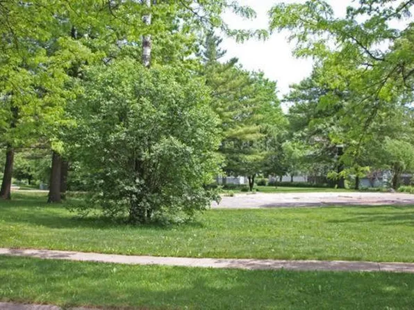 1004 Portsmouth Cir, Gurnee, IL 60031
