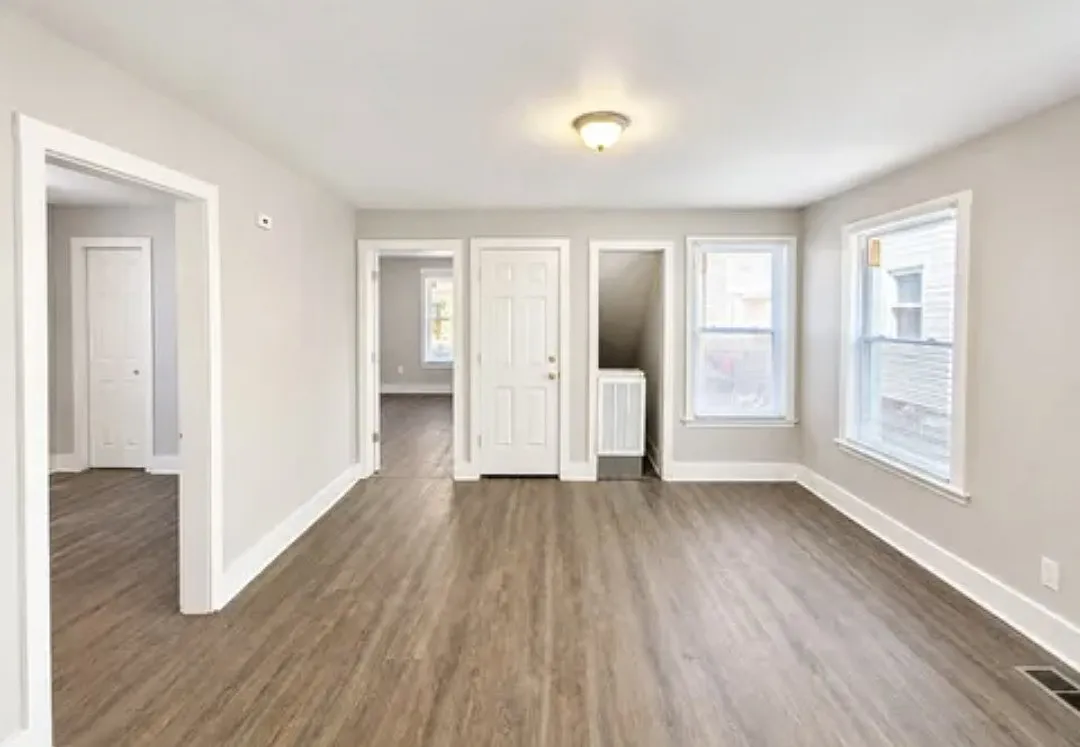 3 bed, $2,400 — Photo 4