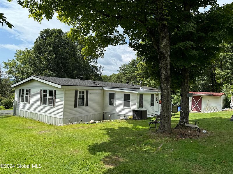 3rd image of 141 Carpenter Road