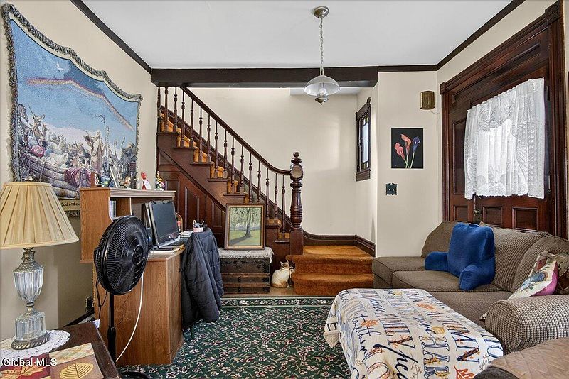 4th image of 44 Pine Street