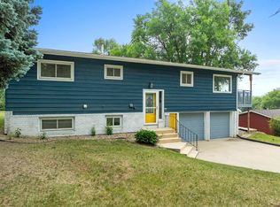 906 20th St NW, Minot, ND 58703