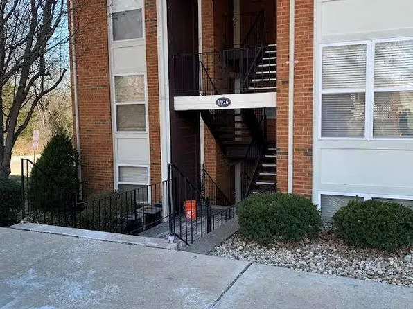 1926 W Point Ln #201, Saint Louis, MO 63131