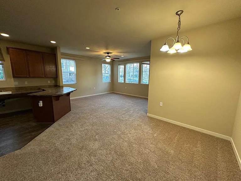 1613B Burnside Pl — Photo 6