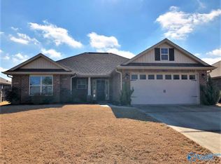 6910 Breyerton Way SE, Owens Cross Roads, AL 35763