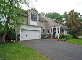 410 Parmley St, Wyckoff, NJ 07481
