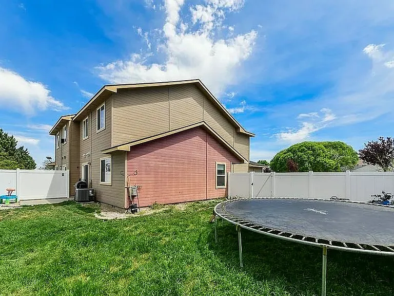 1337 N Gingham Ave — Photo 22