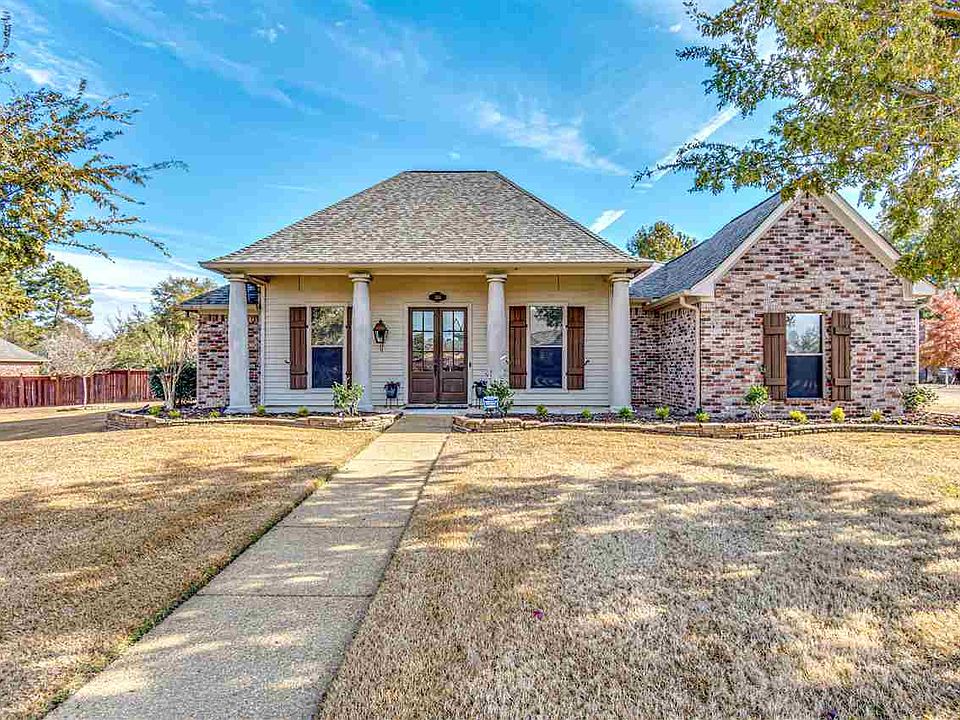 1st image of 106 Bear Creek Cir
