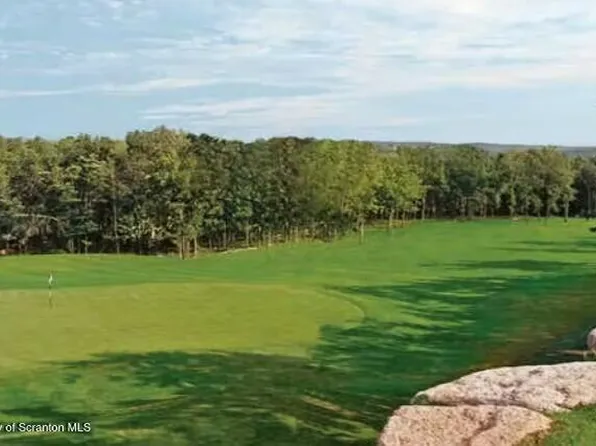 6 Iroquois Cir, Hazleton, PA 18202