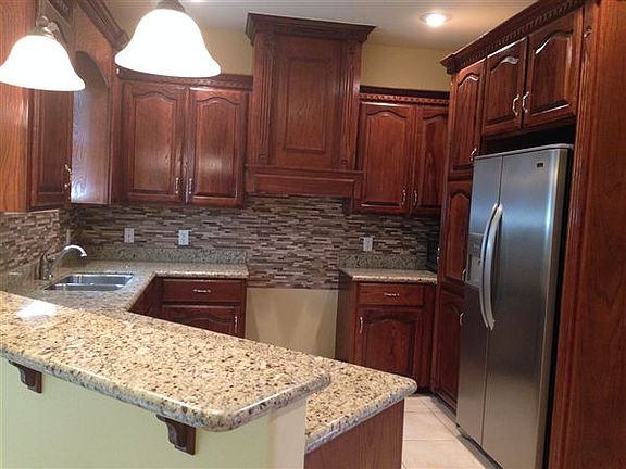 5th image of 305 Driftwood Ave