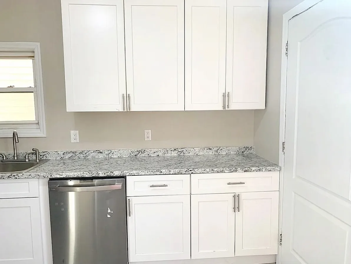 95 Wade St — Photo 2