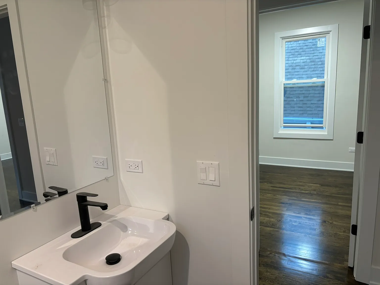 3 bed, 1300 sqft, $2,200 — Photo 3