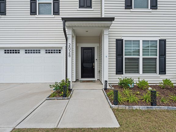 2nd image of 2028 Fox Chapel Pl