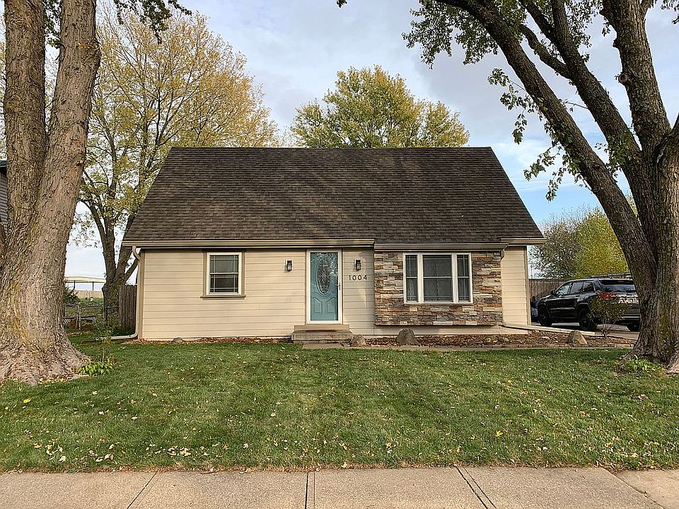 1st image of 1004 Marshall St