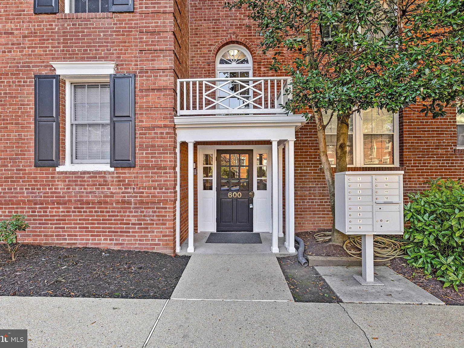 600 Bashford Ln — Photo 3