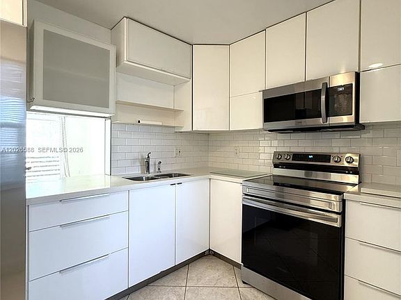 4th image of 300 NE 14th Ave APT 307